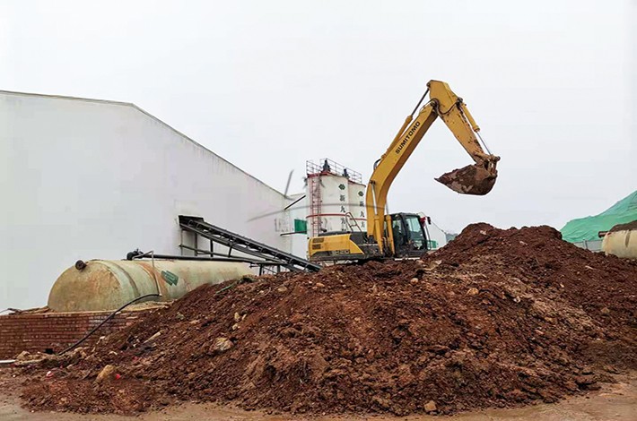 污染土壤挖掘現場 污染土壤挖掘現場