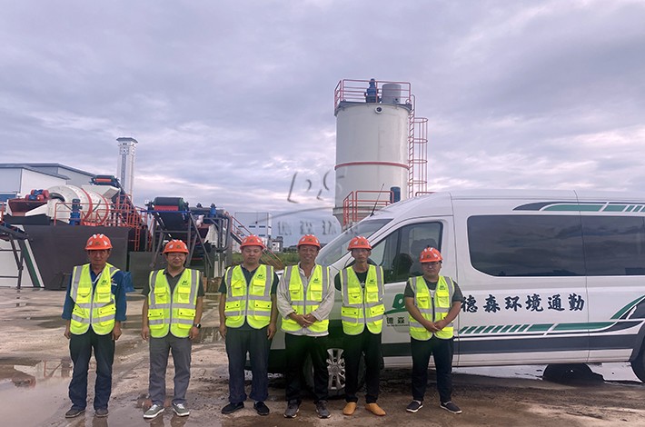 污染土壤修復(fù)現(xiàn)場(chǎng) 污染土壤修復(fù)現(xiàn)場(chǎng)