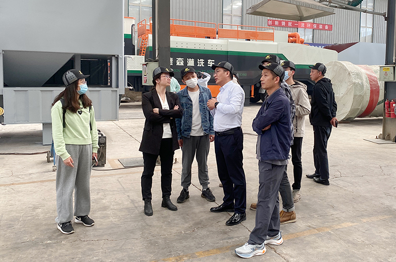 華中科技大學、中南大學一行蒞臨德森生產基地考察調研